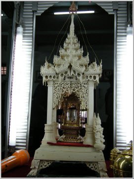 lordbuddhasbonerelicpayamandalayhill.jpg