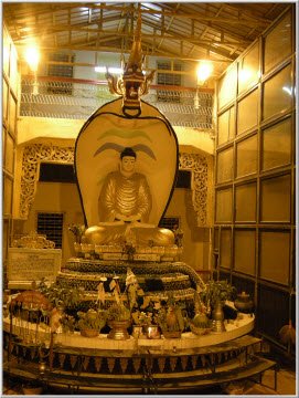 lordbuddhaprotectedbynagafromtheheavyrainpayayangon.jpg